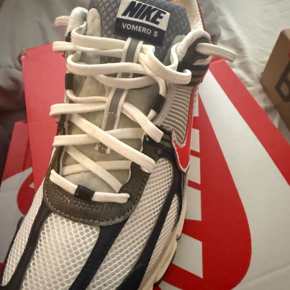 Nike Athletic Shoes Red and Gray - Picture 3 of 4